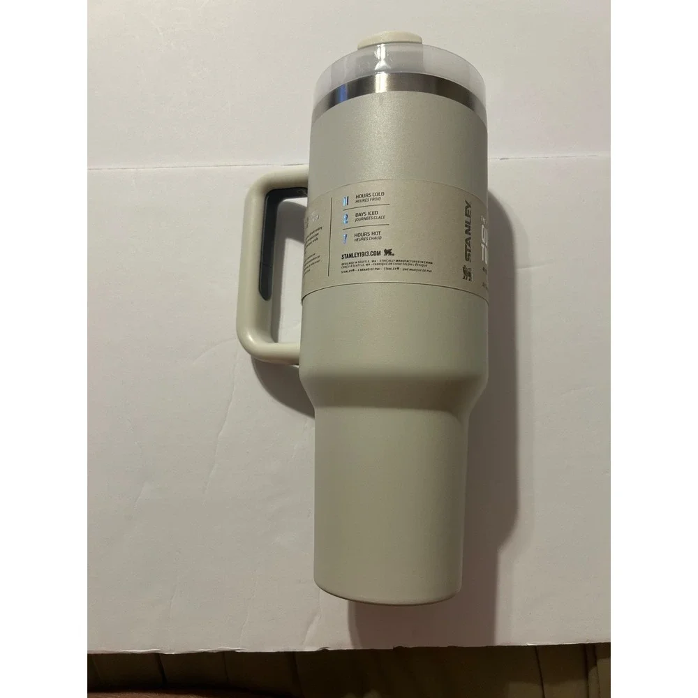 NEW Stanley The Quencher H2.0 FlowState Tumbler 40 oz Cream Beige Insulated Mug